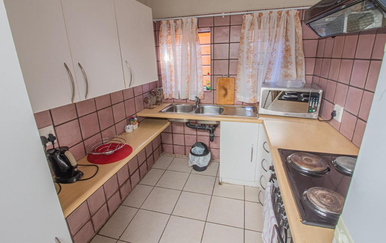 Uxolo Guest House Johannesbourg Extérieur photo